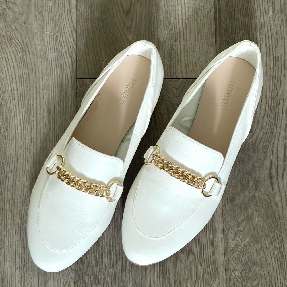 Forever 21 White With Gold Chain Slip On Loafers Flats (Size 5.5)